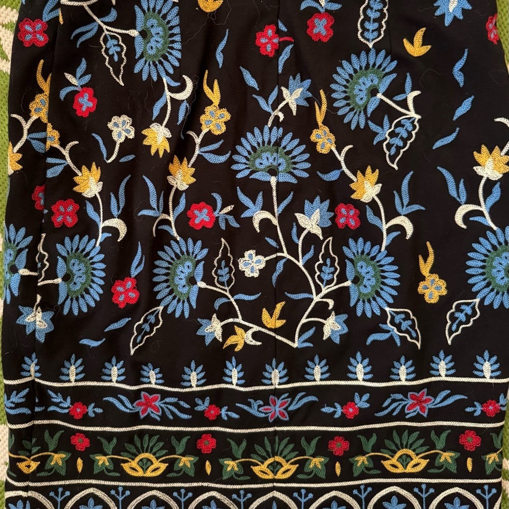 Beautiful J McLaughlin embroidered straight/pencil skirt size 4 - Picture 5 of 5